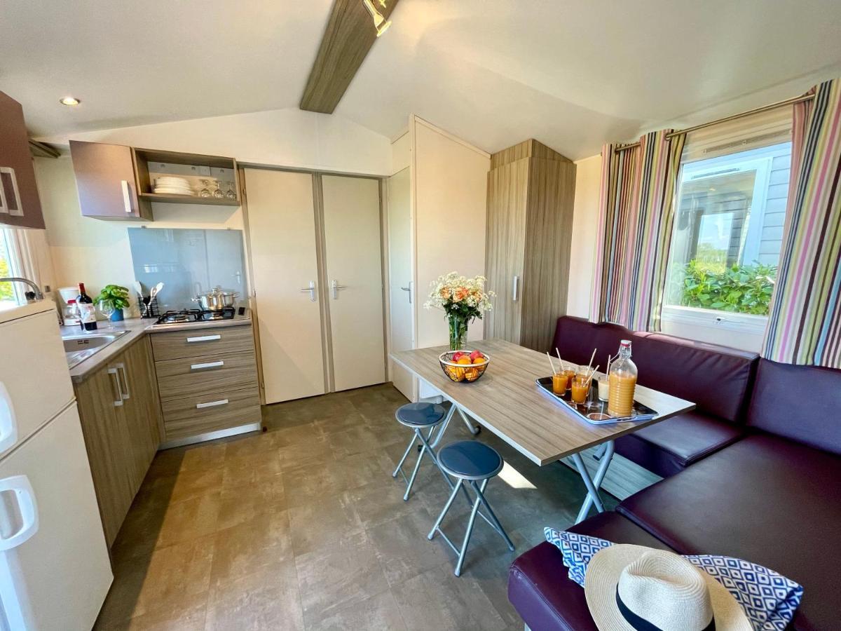 Camping Le Pressoir Petit-Palais-et-Cornemps Bagian luar foto