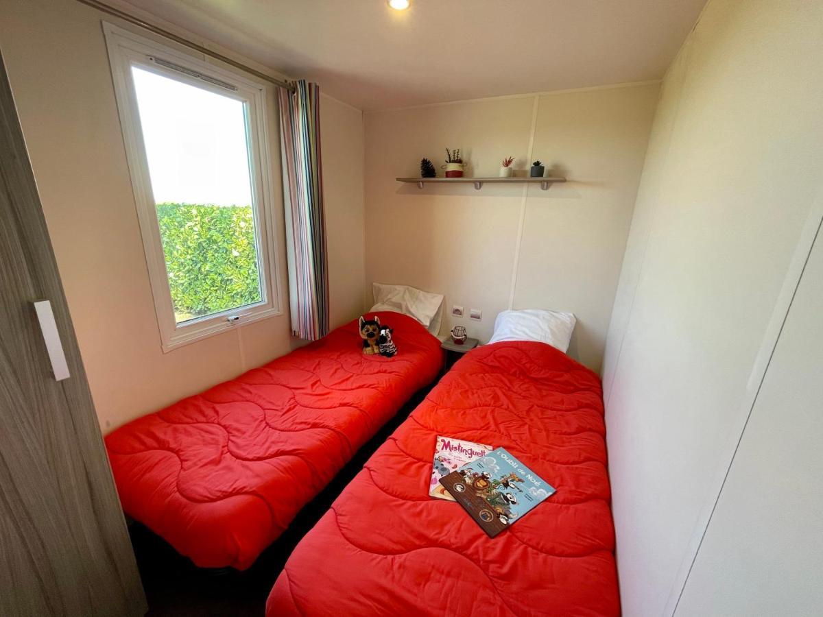 Camping Le Pressoir Petit-Palais-et-Cornemps Bagian luar foto