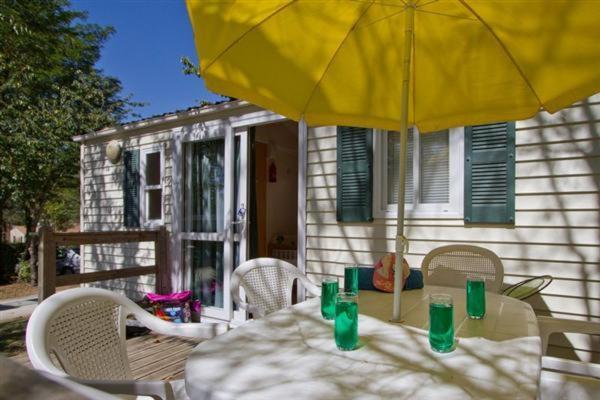 Camping Le Pressoir Petit-Palais-et-Cornemps Bagian luar foto