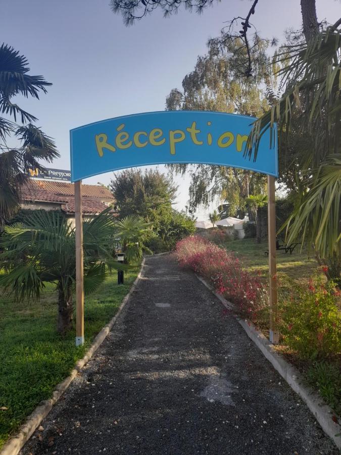 Camping Le Pressoir Petit-Palais-et-Cornemps Bagian luar foto