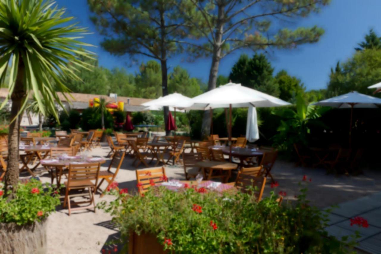 Camping Le Pressoir Petit-Palais-et-Cornemps Bagian luar foto